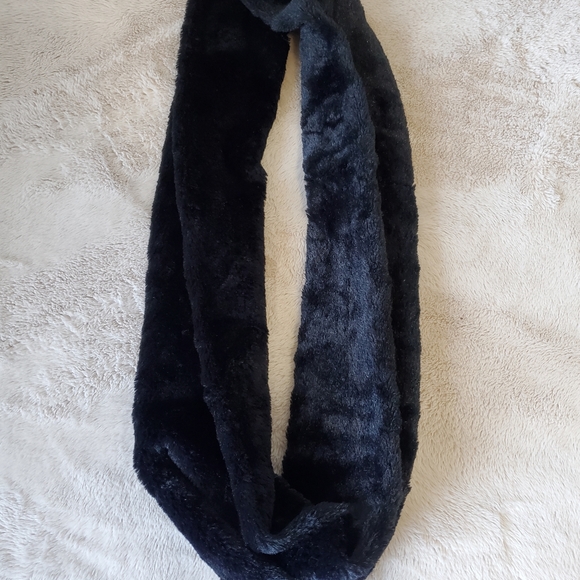 Ultrasoft Cowl Scarf - Picture 2 of 4